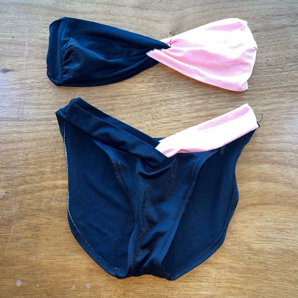 Vintage 1980’s/ 90’s  Black and Pink Bikini Cole of California